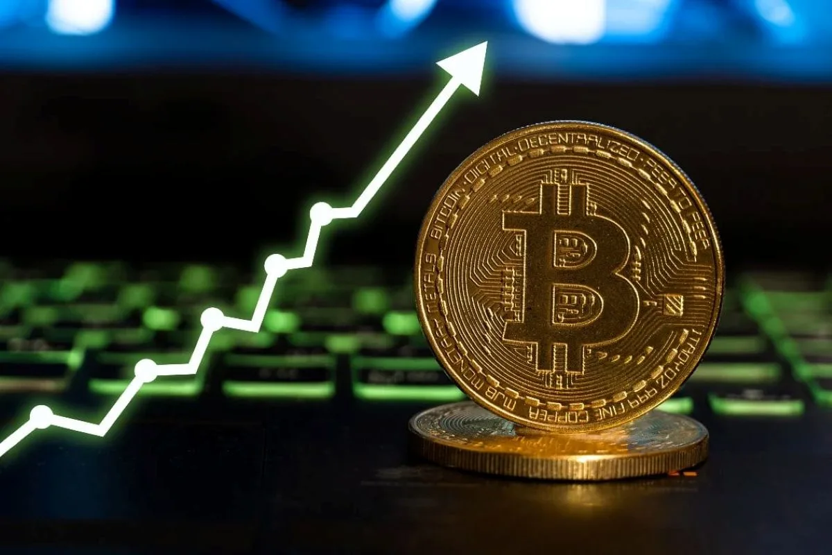 بازار کریپتو — بازار کریپتو؛ از بیت‌کوین ۸۵ هزار دلاری تا نبرد رگولاتوری